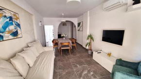 Center 2Br Apt w/ parking and 250m walk from beach